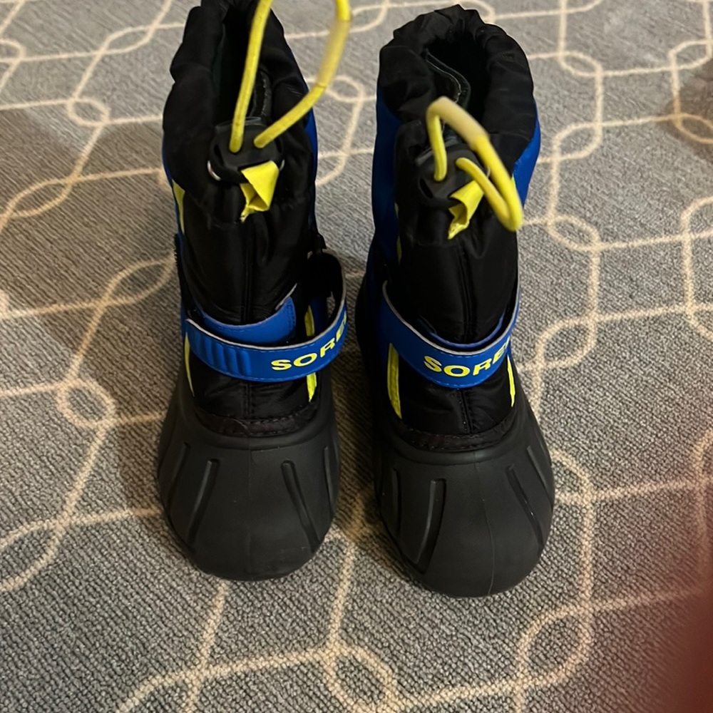 Good condition size 8 sorel winter boots
